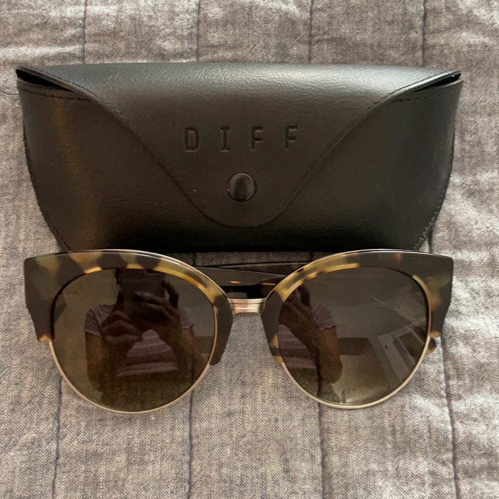DIFF Stella Oversized Cat Eye Polarized Sunglasses